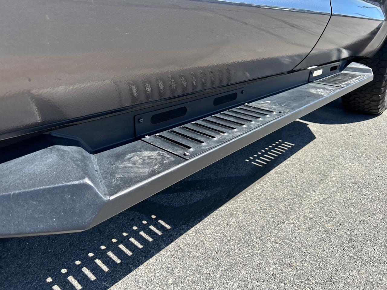 Toyota Tundra 4WD Truck CrewMax 5.7L FFV V8 6-Spd AT SR5 (Natl) 2016