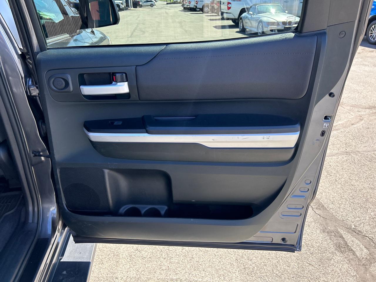 Toyota Tundra 4WD Truck CrewMax 5.7L FFV V8 6-Spd AT SR5 (Natl) 2016