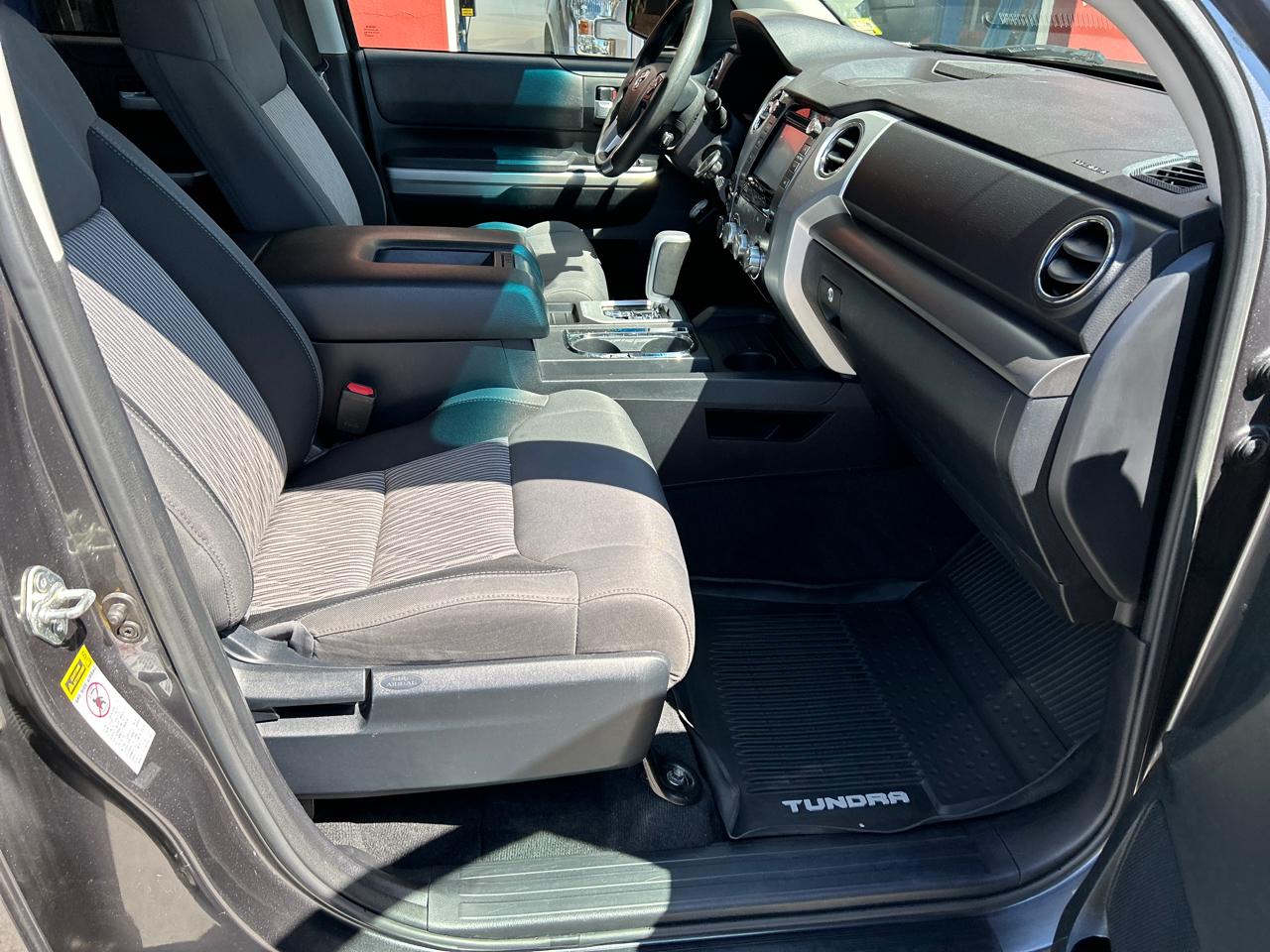 Toyota Tundra 4WD Truck CrewMax 5.7L FFV V8 6-Spd AT SR5 (Natl) 2016