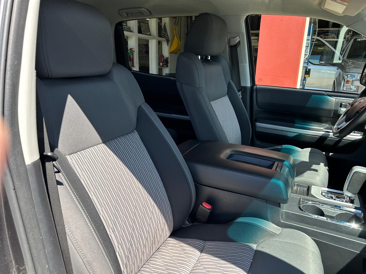 Toyota Tundra 4WD Truck CrewMax 5.7L FFV V8 6-Spd AT SR5 (Natl) 2016