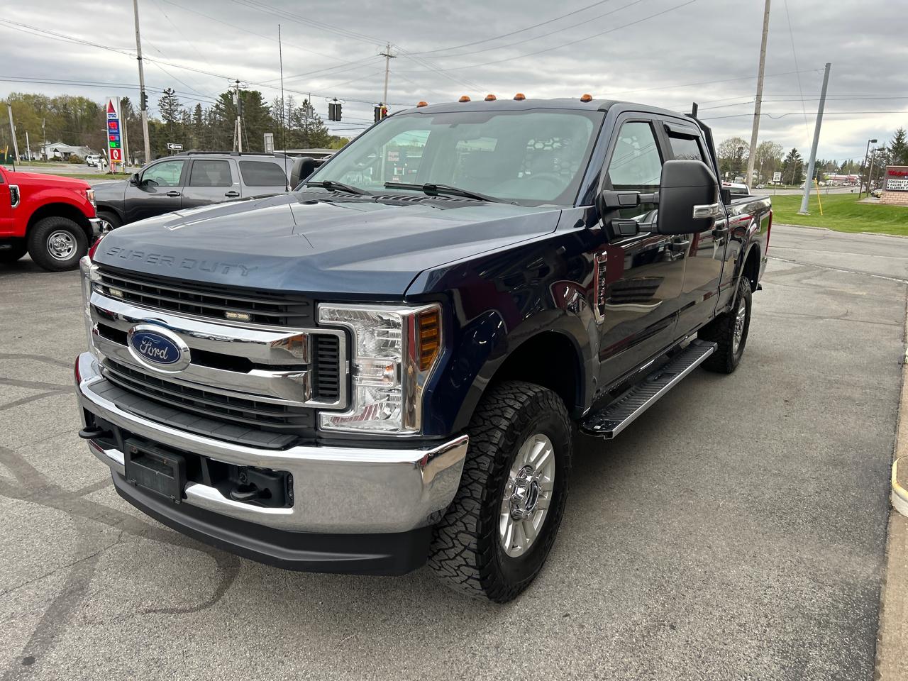 Ford Super Duty F-350 SRW Crew Cab 172" XLT 4WD 2019