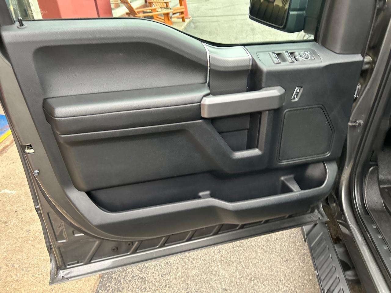 Ford F-150 4WD SuperCrew 139" XLT 2017