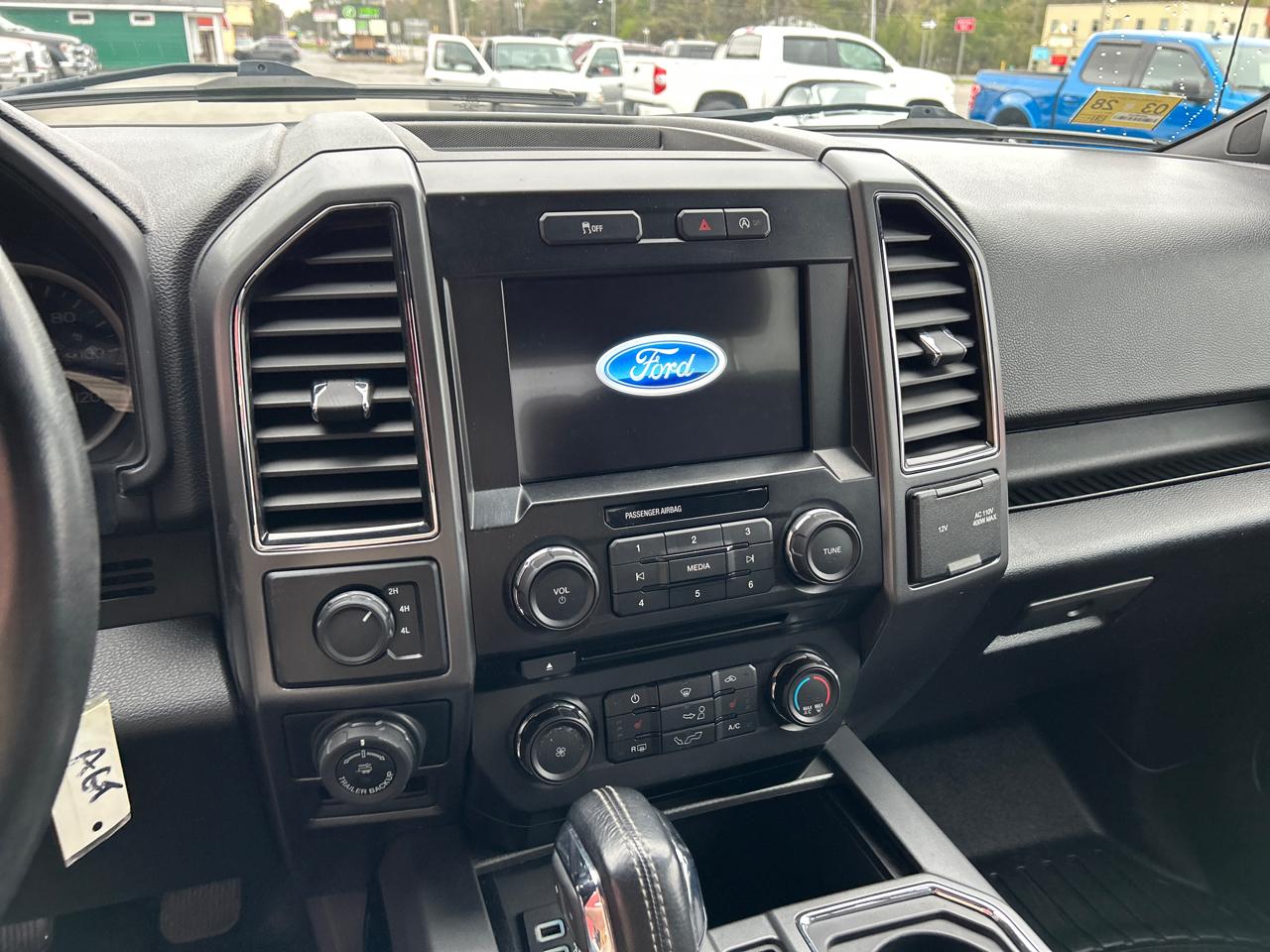 Ford F-150 4WD SuperCrew 139" XLT 2017