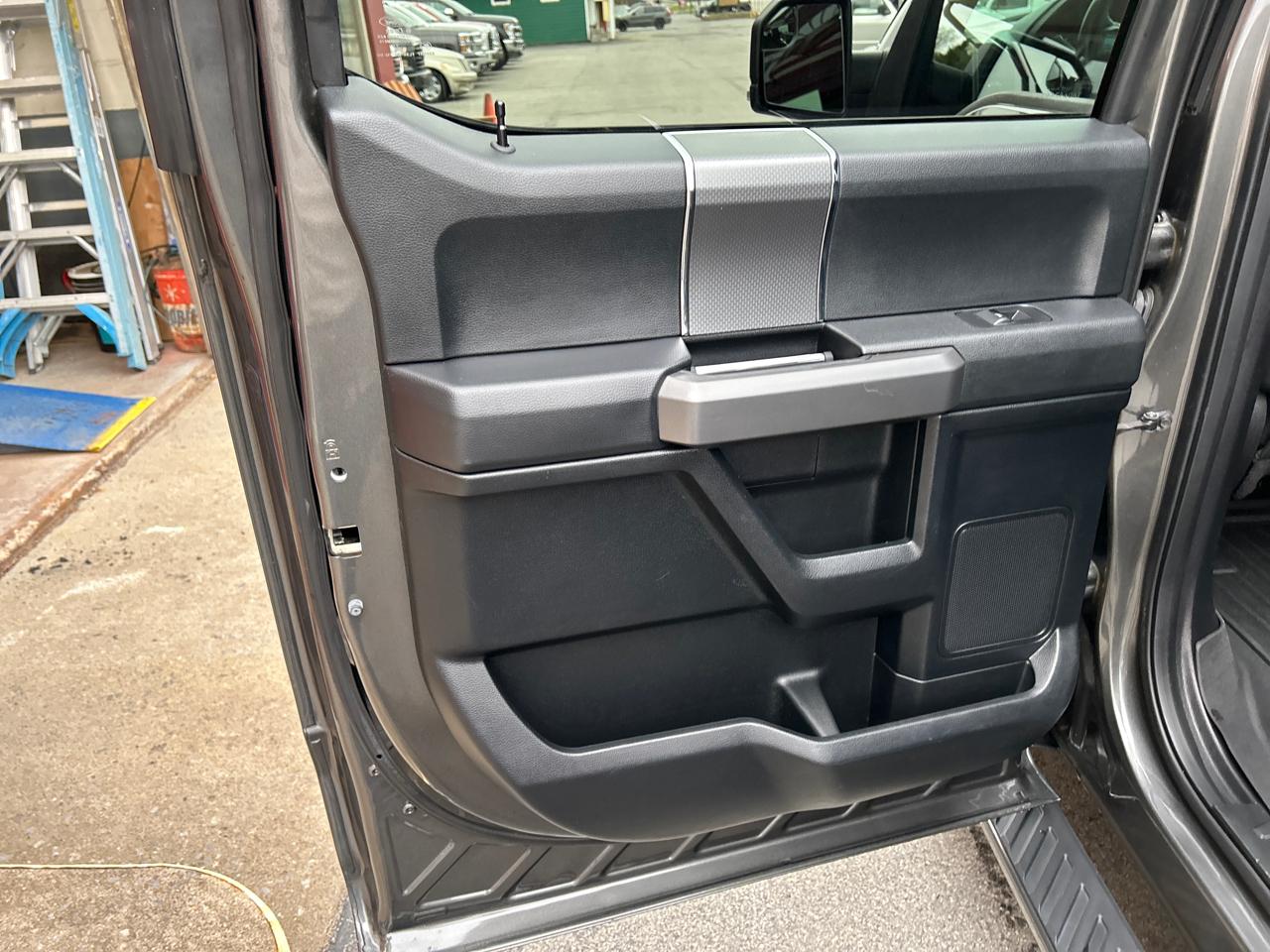 Ford F-150 4WD SuperCrew 139" XLT 2017