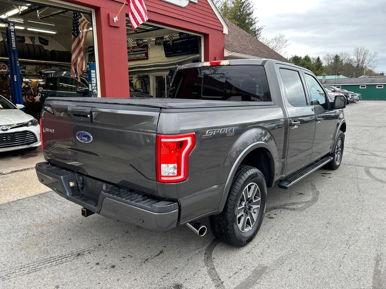 Ford F-150 4WD SuperCrew 139" XLT 2017