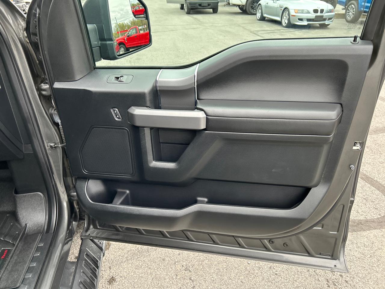 Ford F-150 4WD SuperCrew 139" XLT 2017