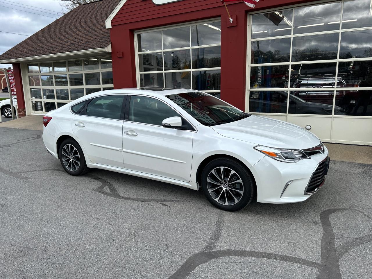 Toyota Avalon XLE Premium (Natl) 2017