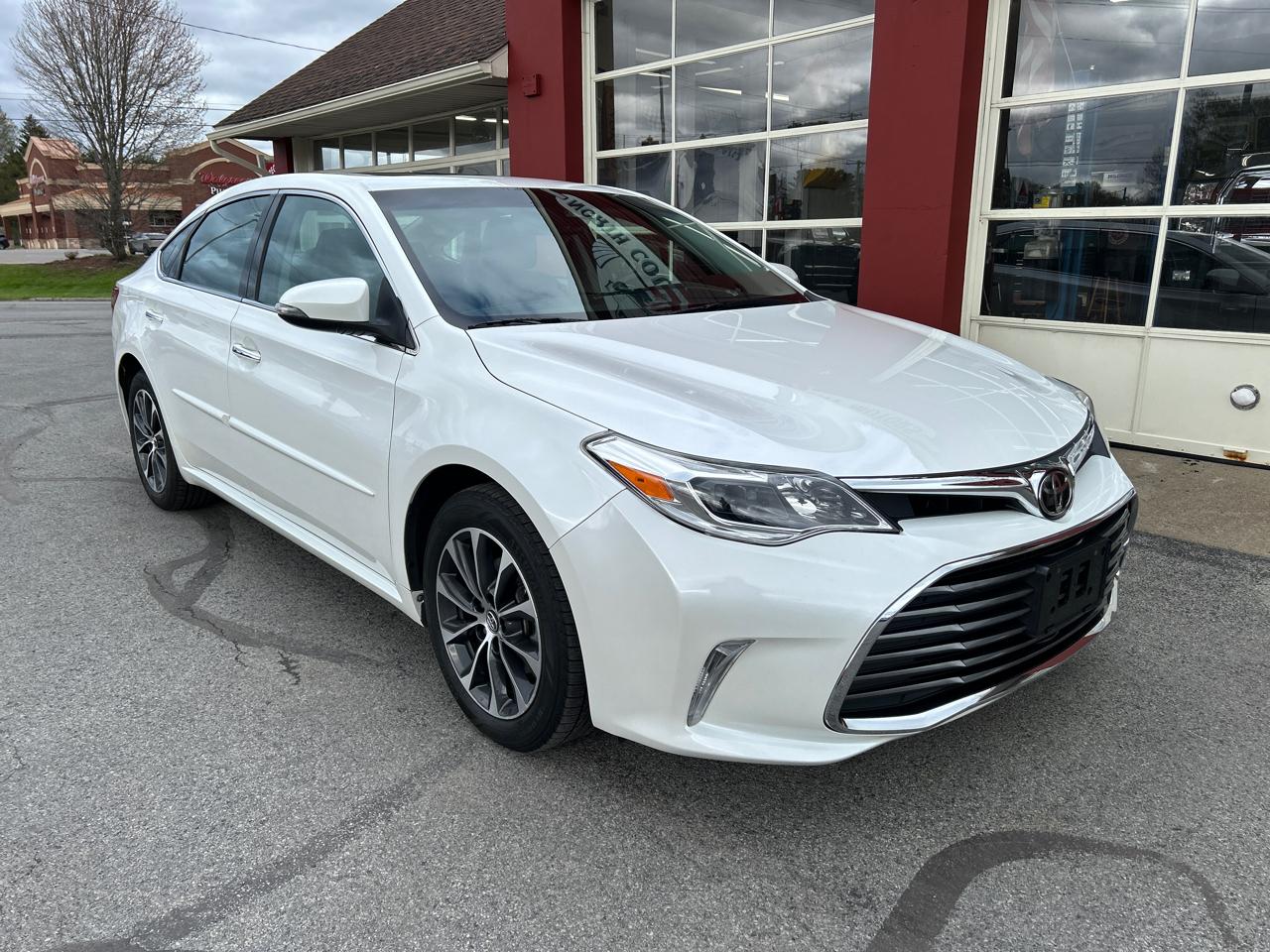 Toyota Avalon XLE Premium (Natl) 2017
