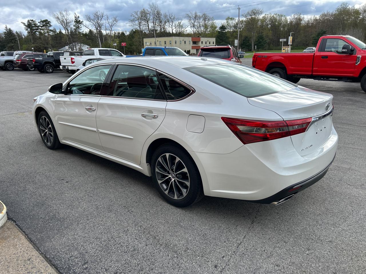 Toyota Avalon XLE Premium (Natl) 2017