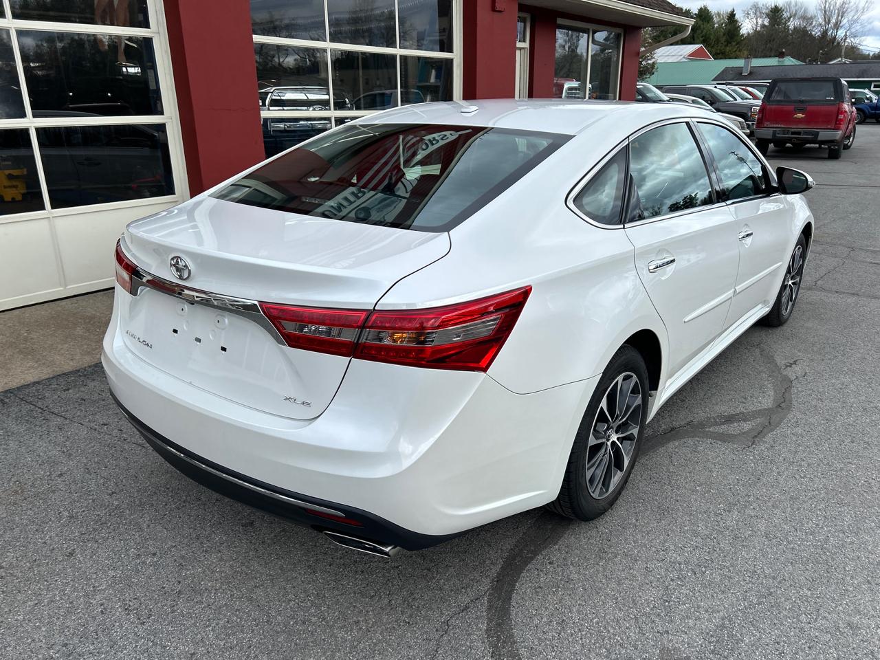 Toyota Avalon XLE Premium (Natl) 2017