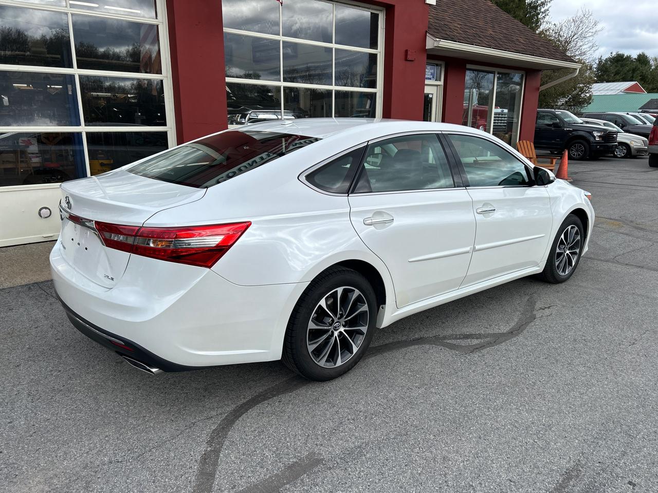 Toyota Avalon XLE Premium (Natl) 2017