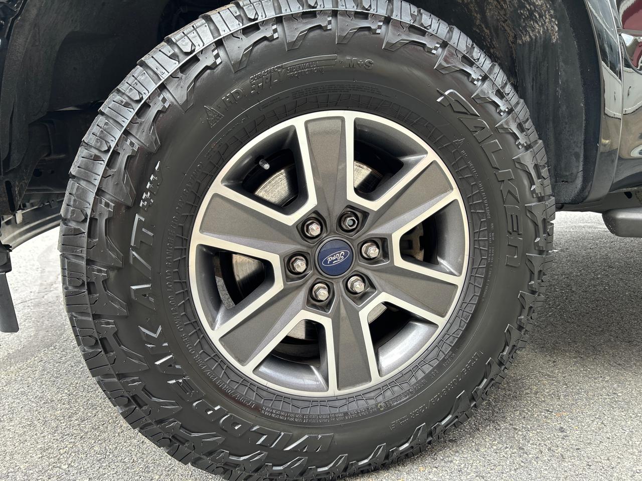 Ford F-150 4WD SuperCrew 150" XLT 2017