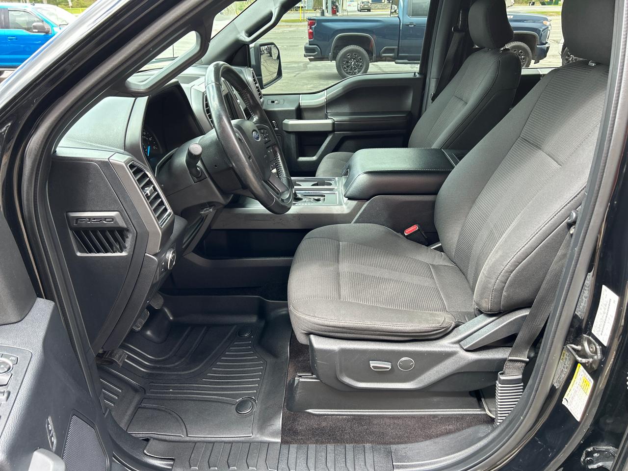 Ford F-150 4WD SuperCrew 150" XLT 2017