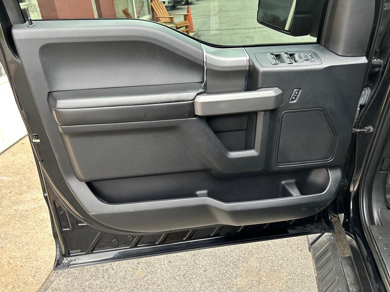 Ford F-150 4WD SuperCrew 150" XLT 2017
