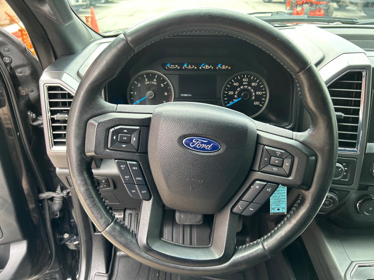 Ford F-150 4WD SuperCrew 150" XLT 2017