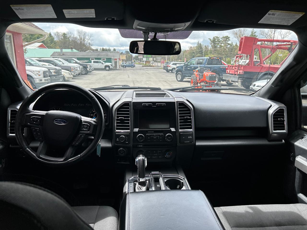 Ford F-150 4WD SuperCrew 150" XLT 2017