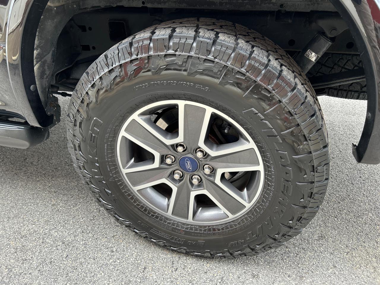Ford F-150 4WD SuperCrew 150" XLT 2017