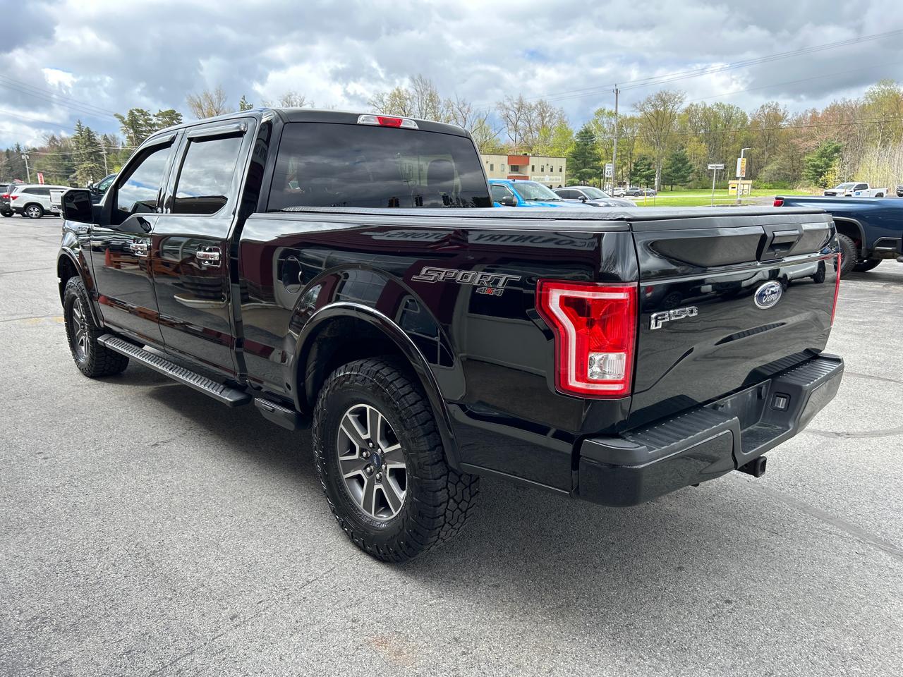 Ford F-150 4WD SuperCrew 150" XLT 2017