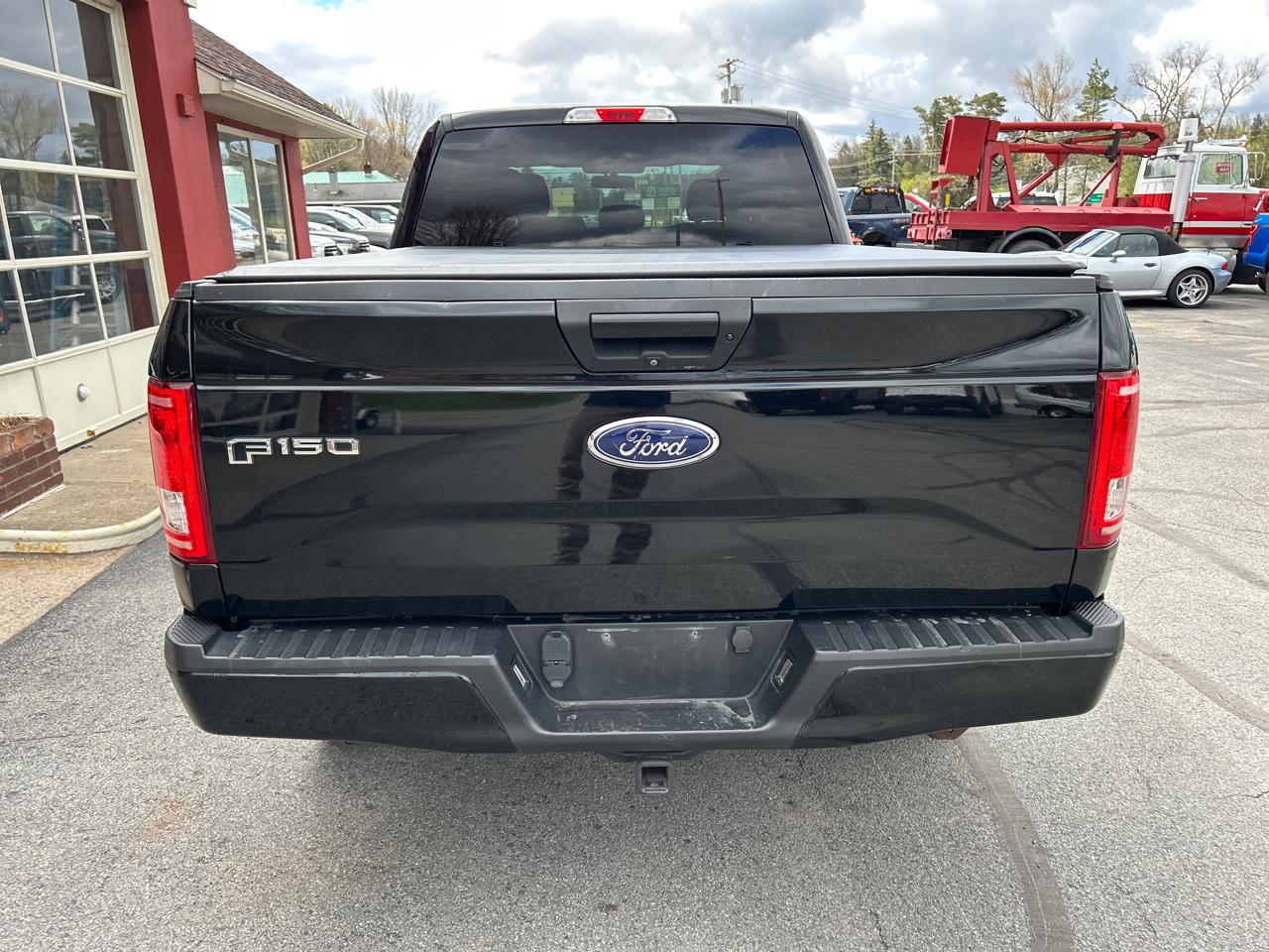 Ford F-150 4WD SuperCrew 150" XLT 2017