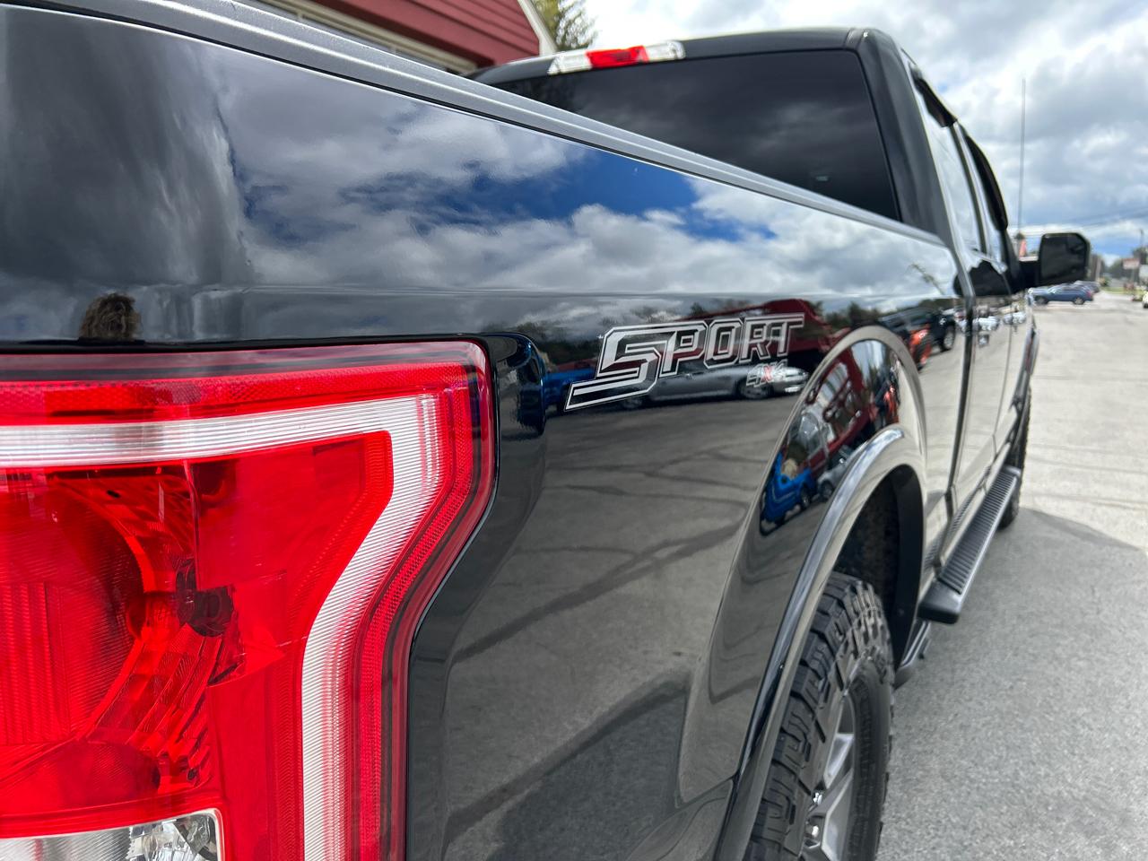 Ford F-150 4WD SuperCrew 150" XLT 2017
