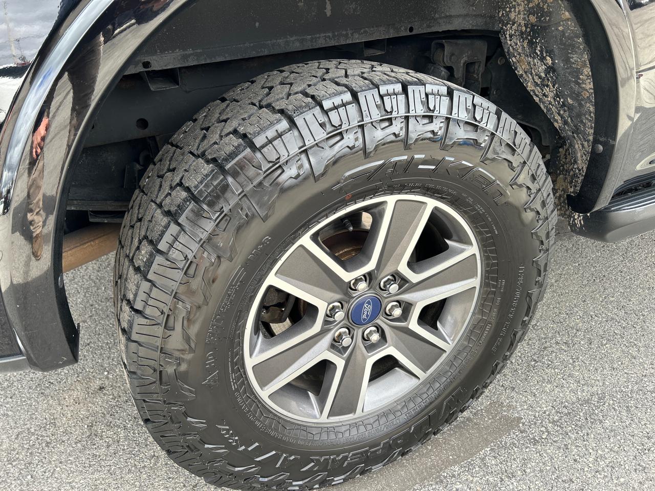 Ford F-150 4WD SuperCrew 150" XLT 2017