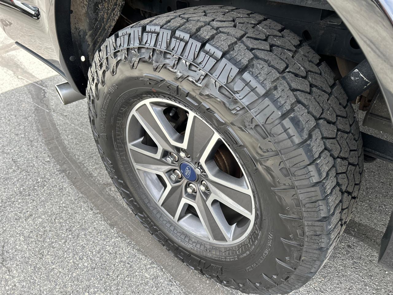 Ford F-150 4WD SuperCrew 150" XLT 2017