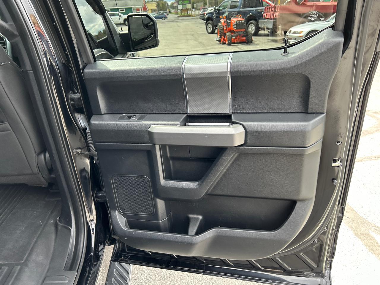 Ford F-150 4WD SuperCrew 150" XLT 2017