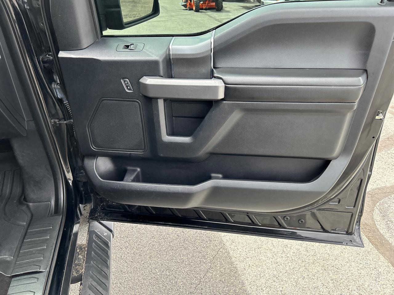 Ford F-150 4WD SuperCrew 150" XLT 2017