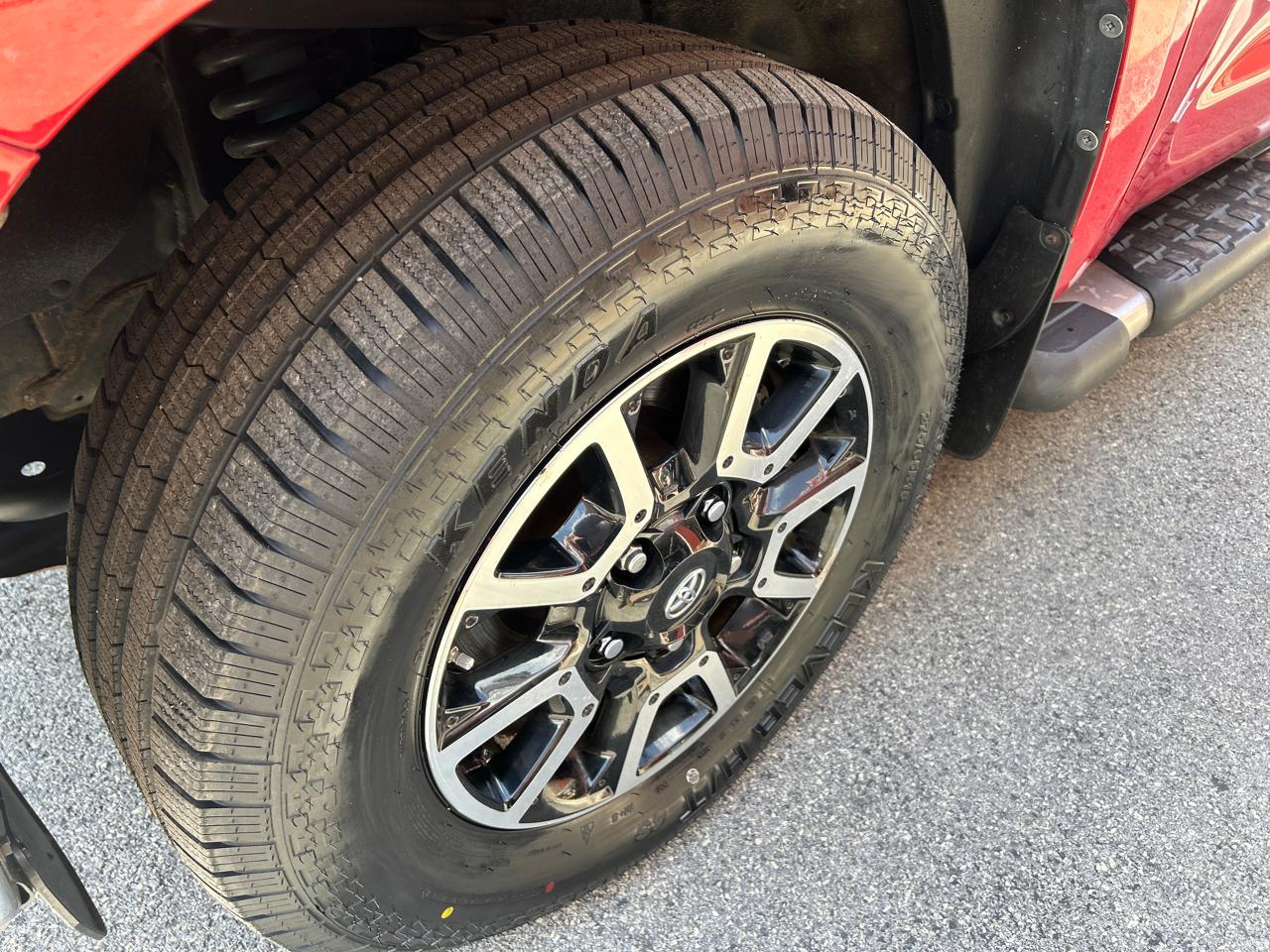Toyota Tundra 4WD Truck Dbl 5.7L V8 6-Spd AT LTD (Natl) 2016