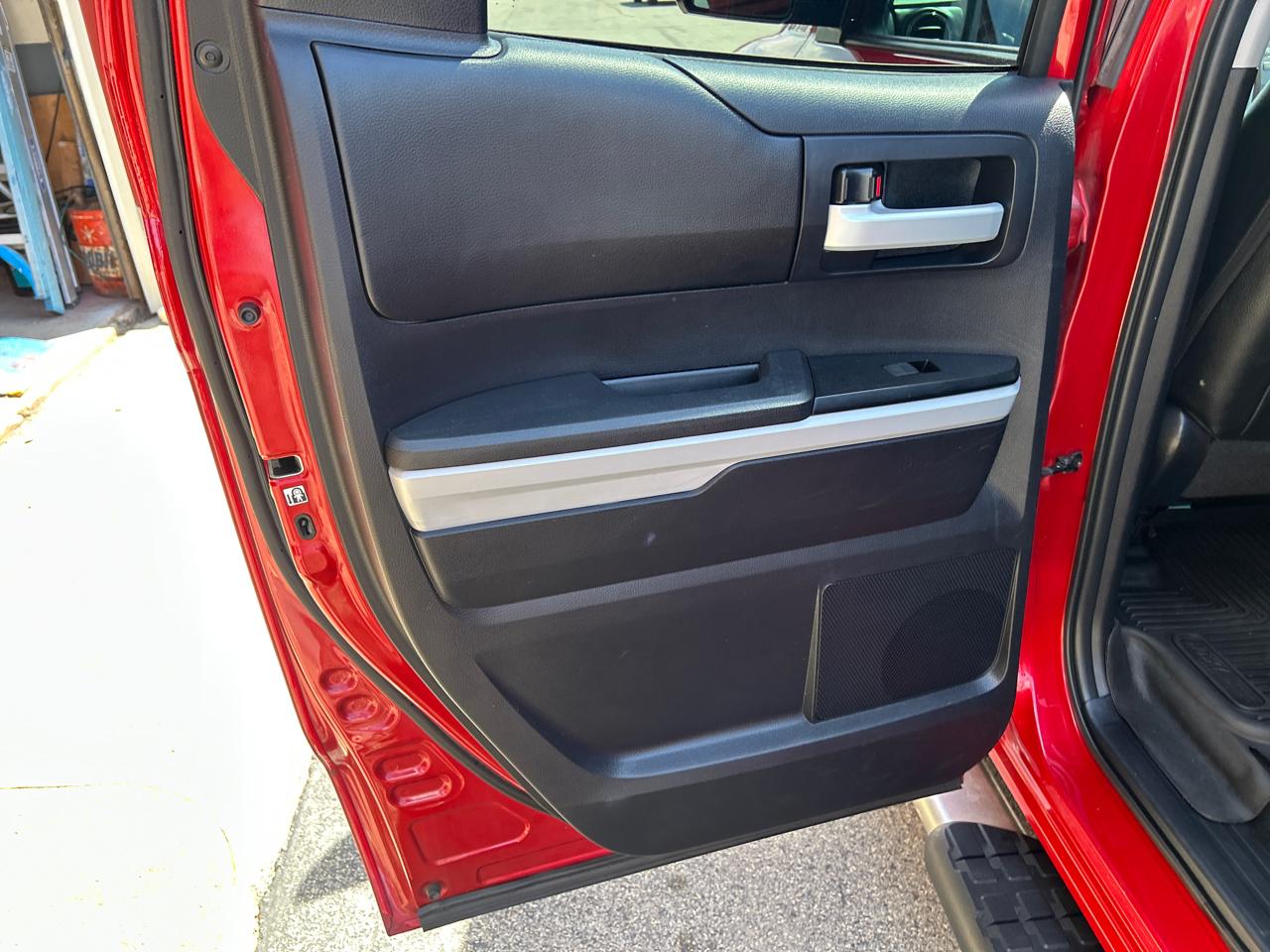 Toyota Tundra 4WD Truck Dbl 5.7L V8 6-Spd AT LTD (Natl) 2016