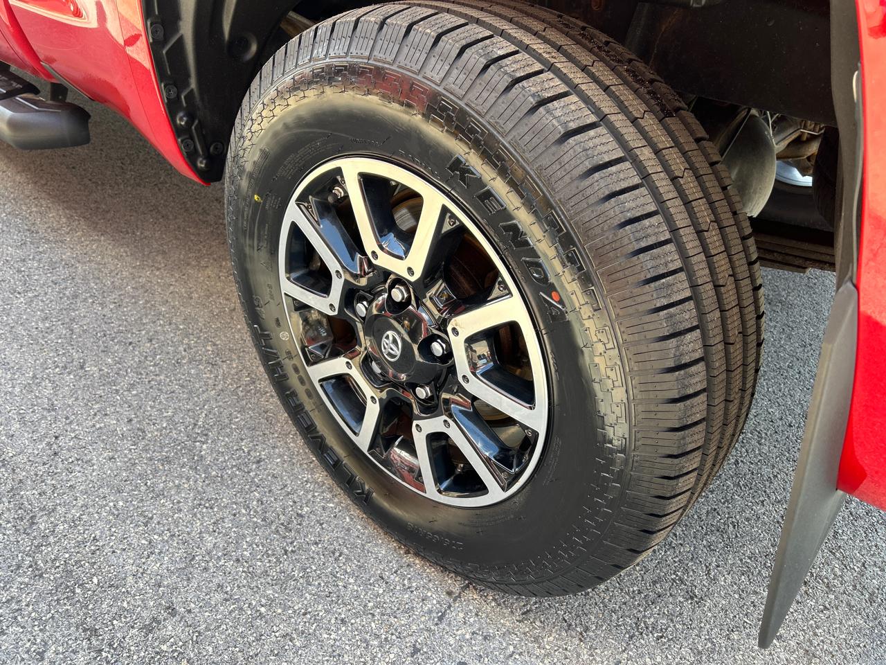 Toyota Tundra 4WD Truck Dbl 5.7L V8 6-Spd AT LTD (Natl) 2016