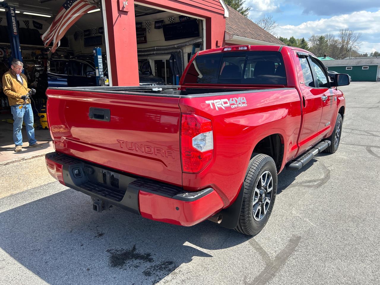 Toyota Tundra 4WD Truck Dbl 5.7L V8 6-Spd AT LTD (Natl) 2016