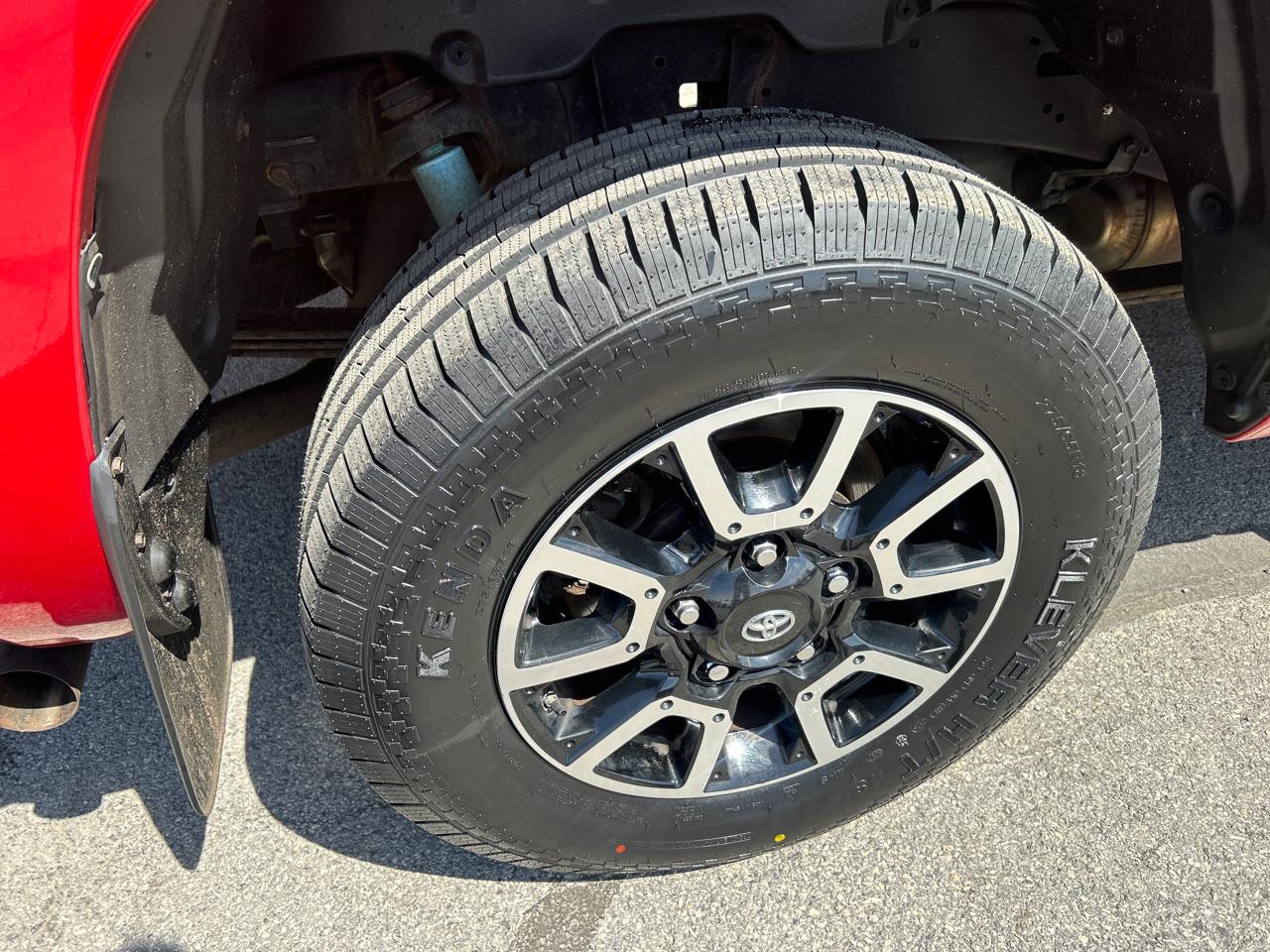 Toyota Tundra 4WD Truck Dbl 5.7L V8 6-Spd AT LTD (Natl) 2016
