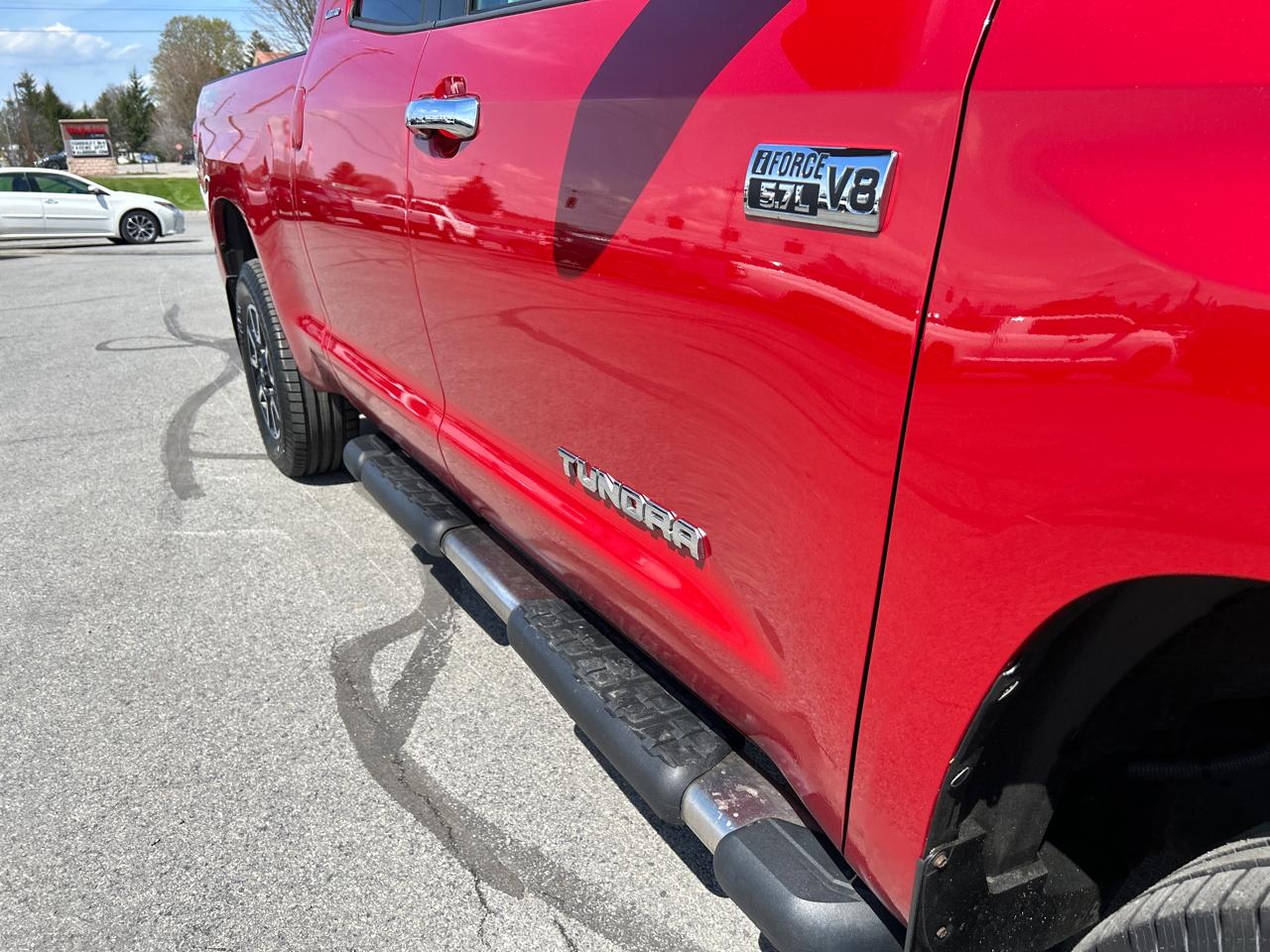 Toyota Tundra 4WD Truck Dbl 5.7L V8 6-Spd AT LTD (Natl) 2016