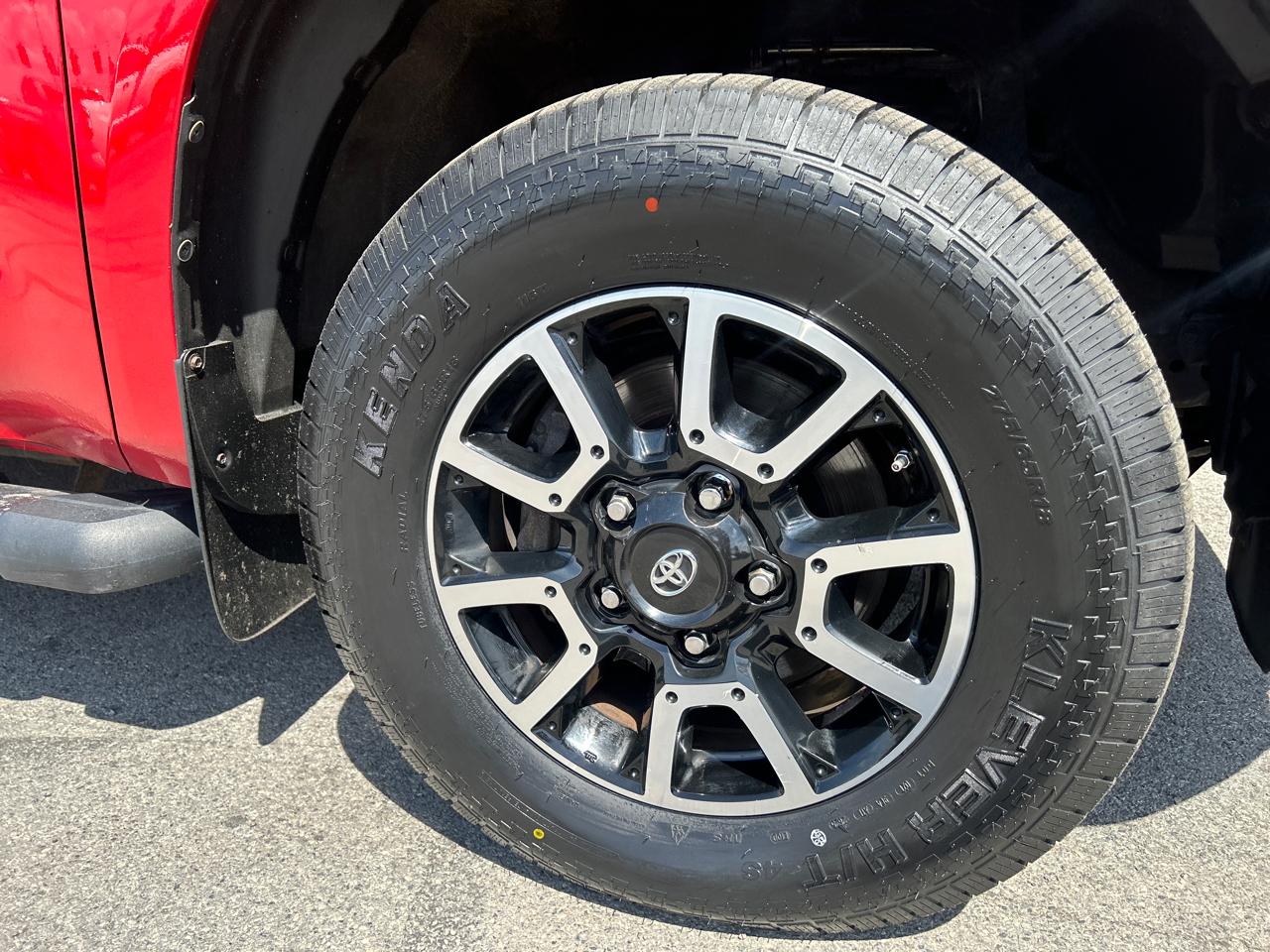 Toyota Tundra 4WD Truck Dbl 5.7L V8 6-Spd AT LTD (Natl) 2016