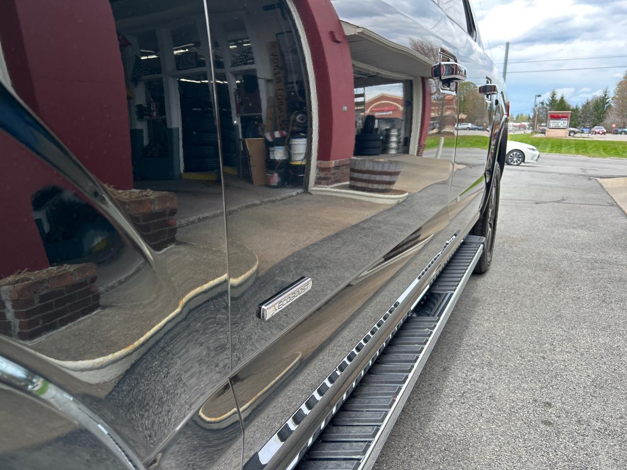 Ford F-150 4WD SuperCrew 145" Lariat 2015