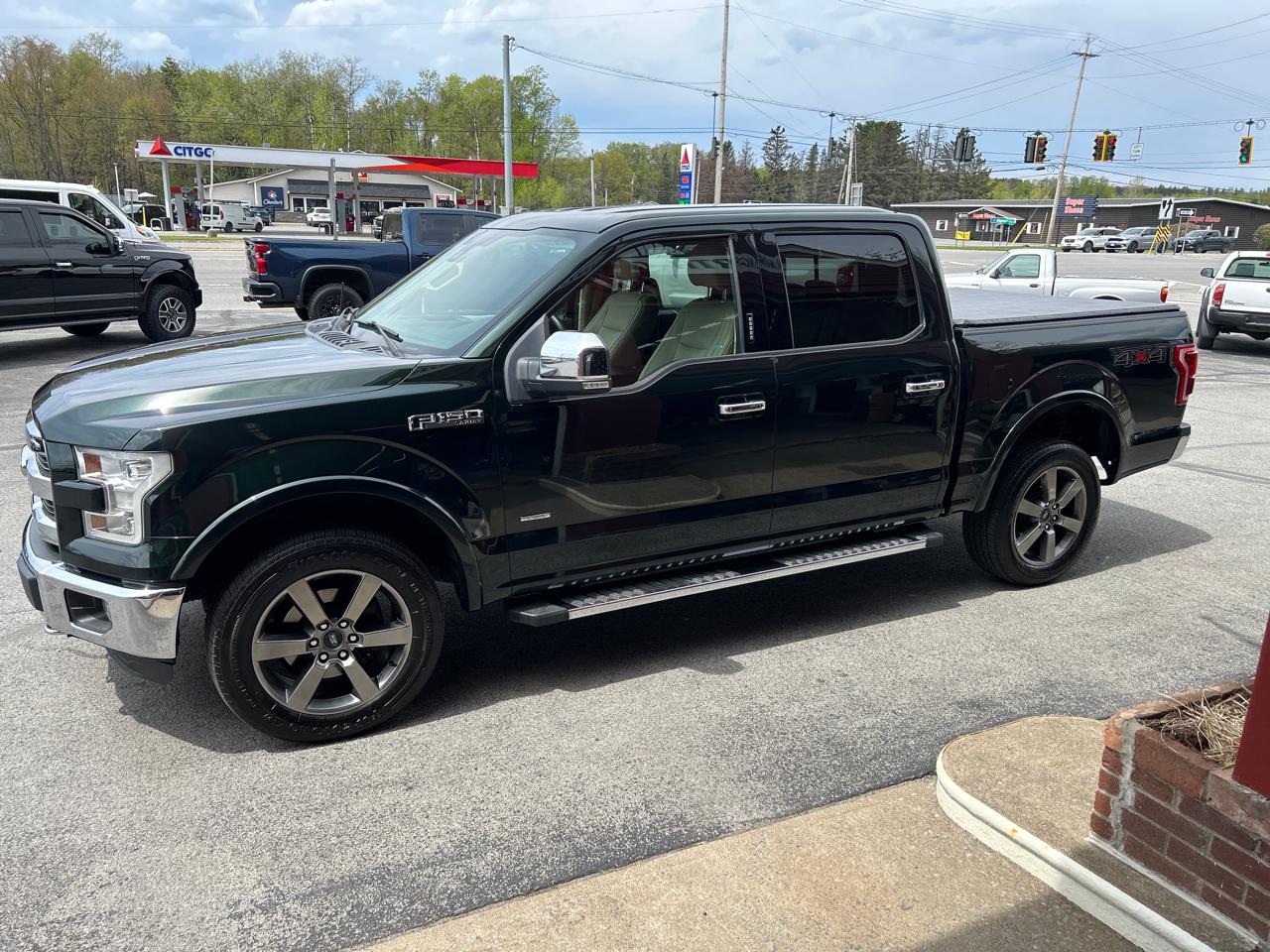 Ford F-150 4WD SuperCrew 145" Lariat 2015