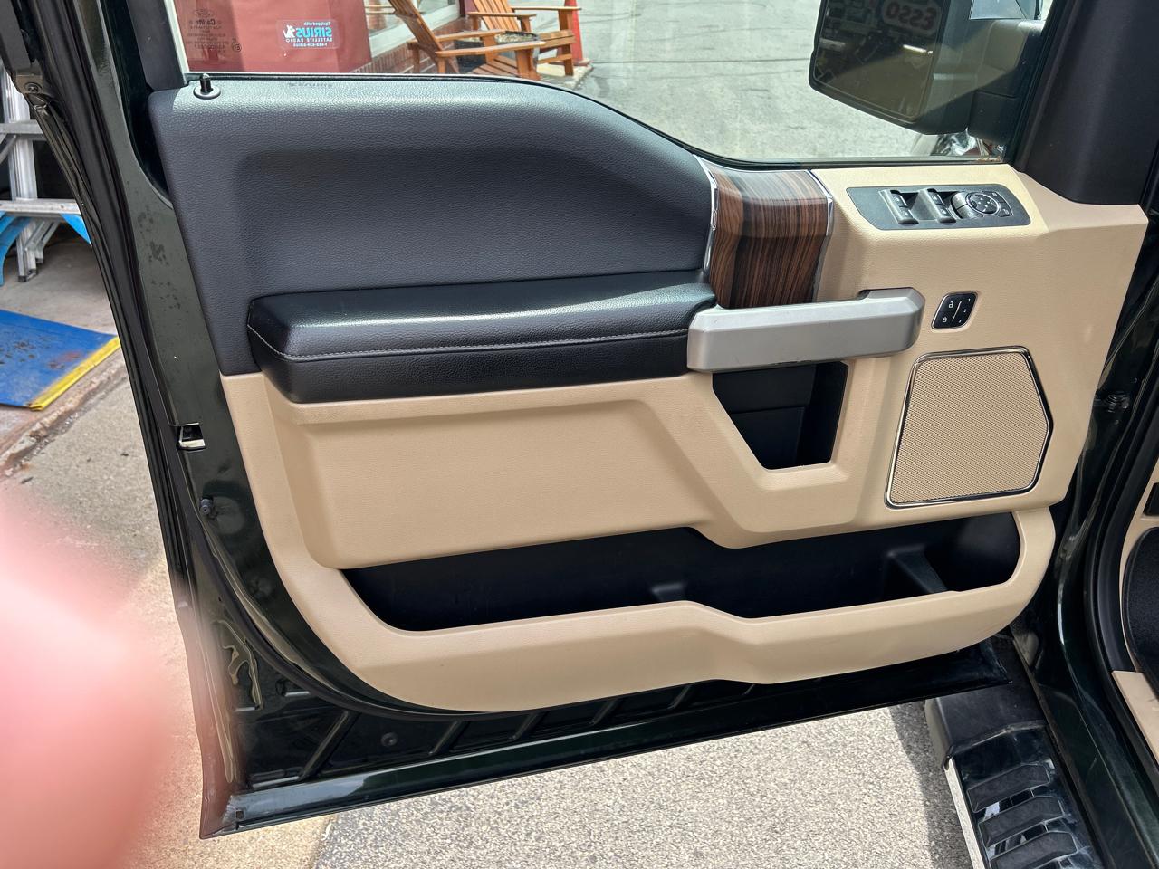 Ford F-150 4WD SuperCrew 145" Lariat 2015