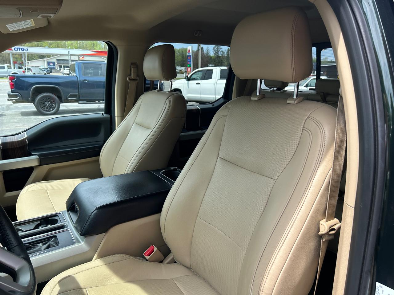 Ford F-150 4WD SuperCrew 145" Lariat 2015