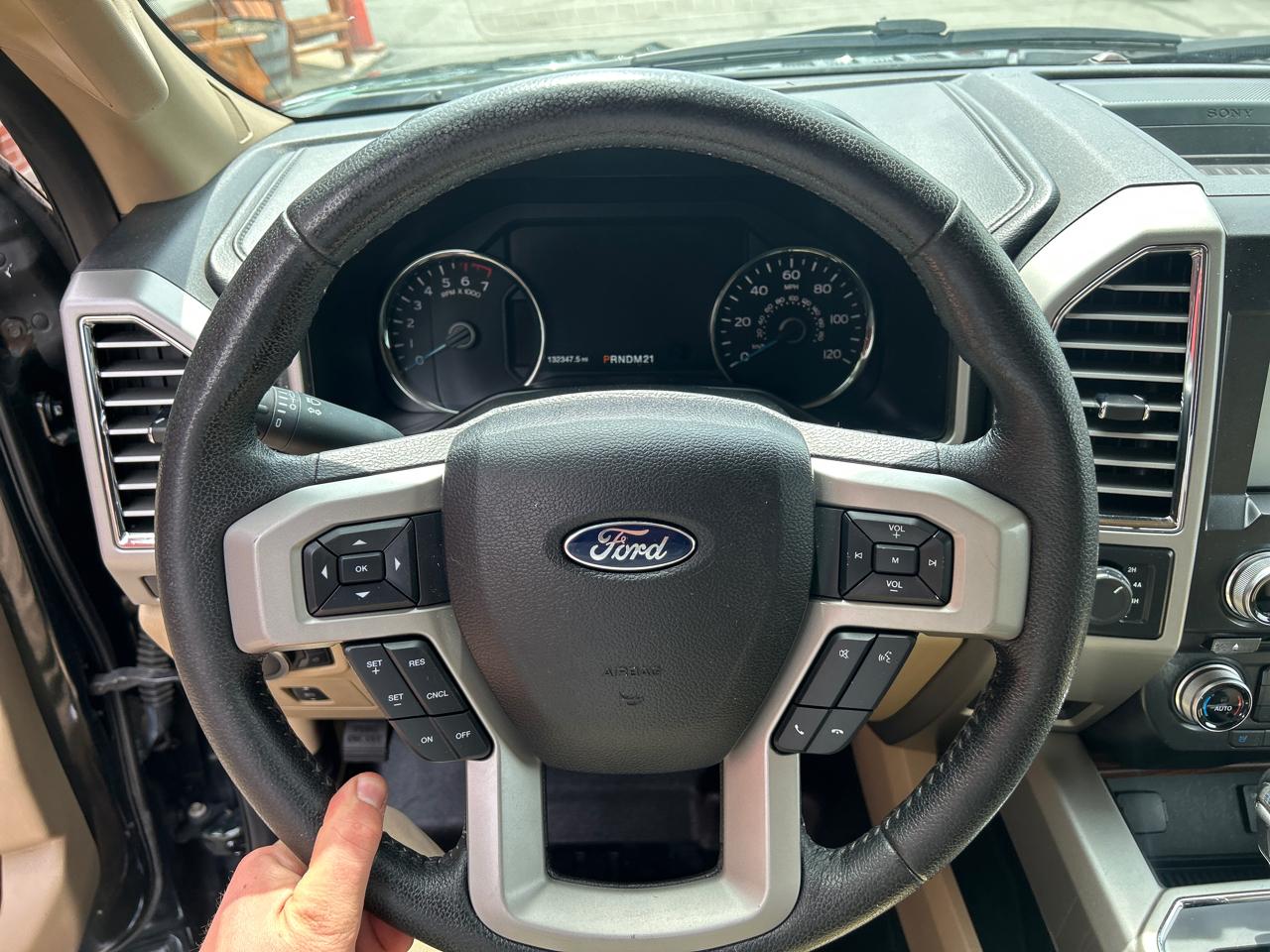 Ford F-150 4WD SuperCrew 145" Lariat 2015