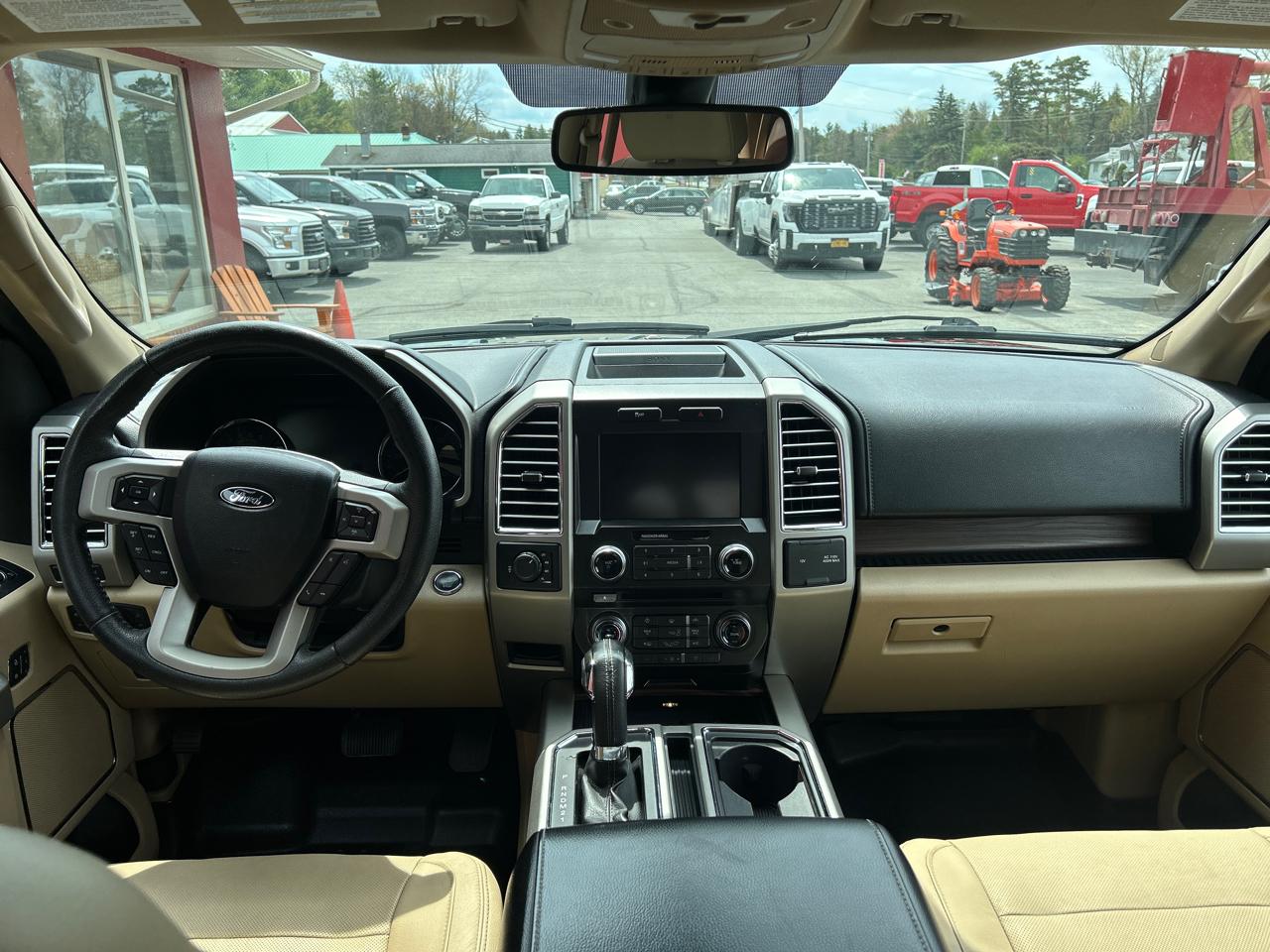 Ford F-150 4WD SuperCrew 145" Lariat 2015