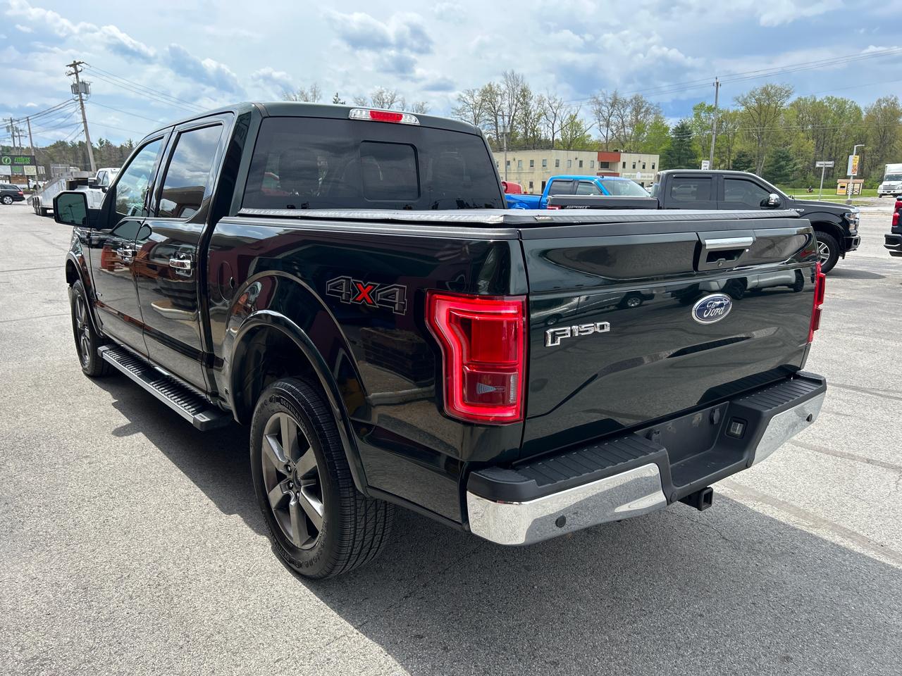Ford F-150 4WD SuperCrew 145" Lariat 2015