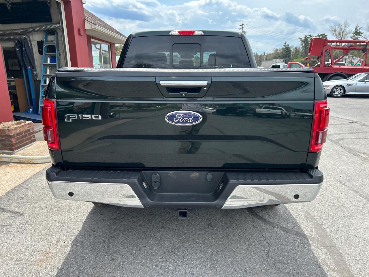 Ford F-150 4WD SuperCrew 145" Lariat 2015