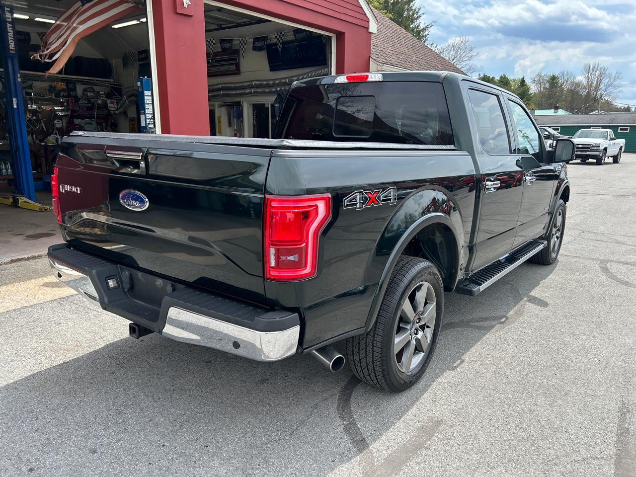 Ford F-150 4WD SuperCrew 145" Lariat 2015