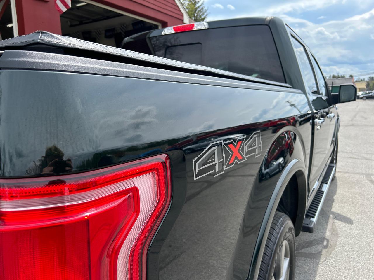 Ford F-150 4WD SuperCrew 145" Lariat 2015