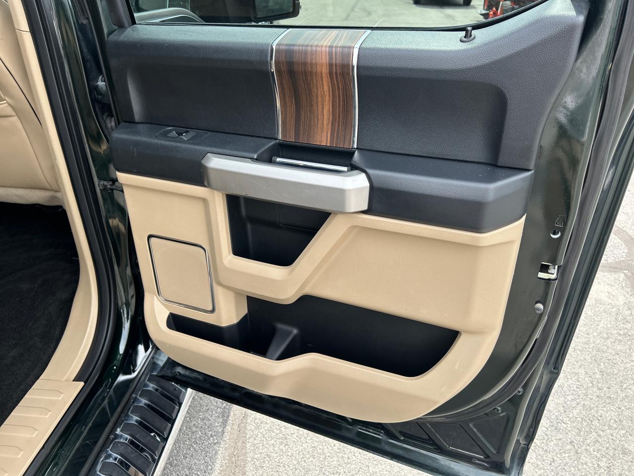 Ford F-150 4WD SuperCrew 145" Lariat 2015