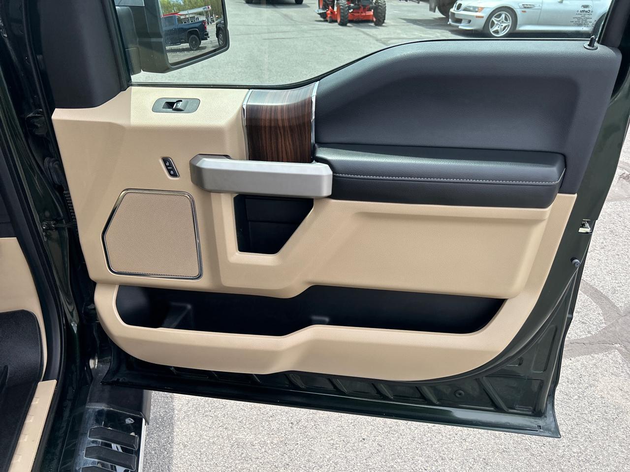 Ford F-150 4WD SuperCrew 145" Lariat 2015