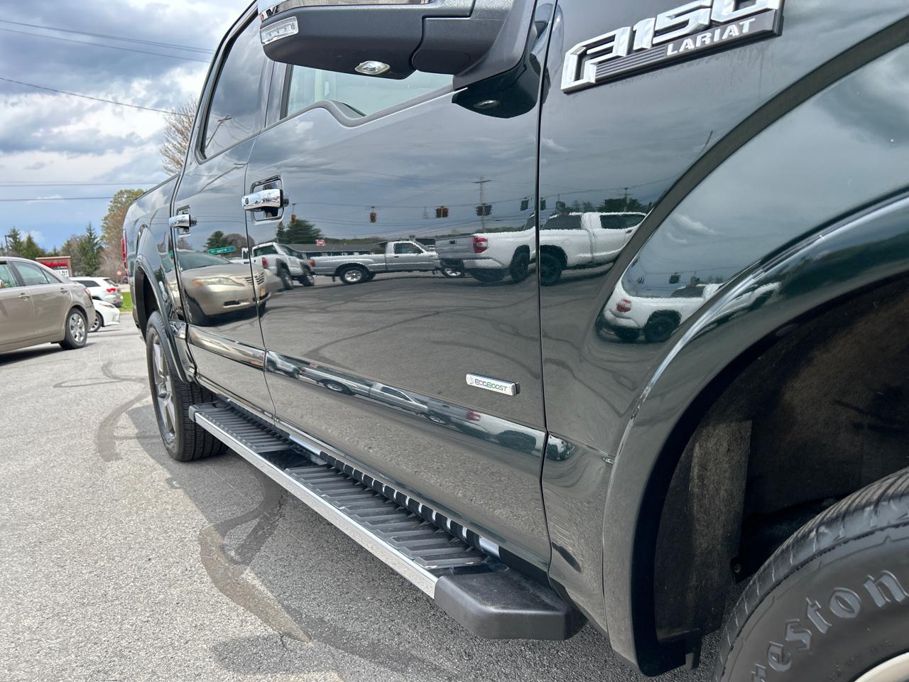 Ford F-150 4WD SuperCrew 145" Lariat 2015