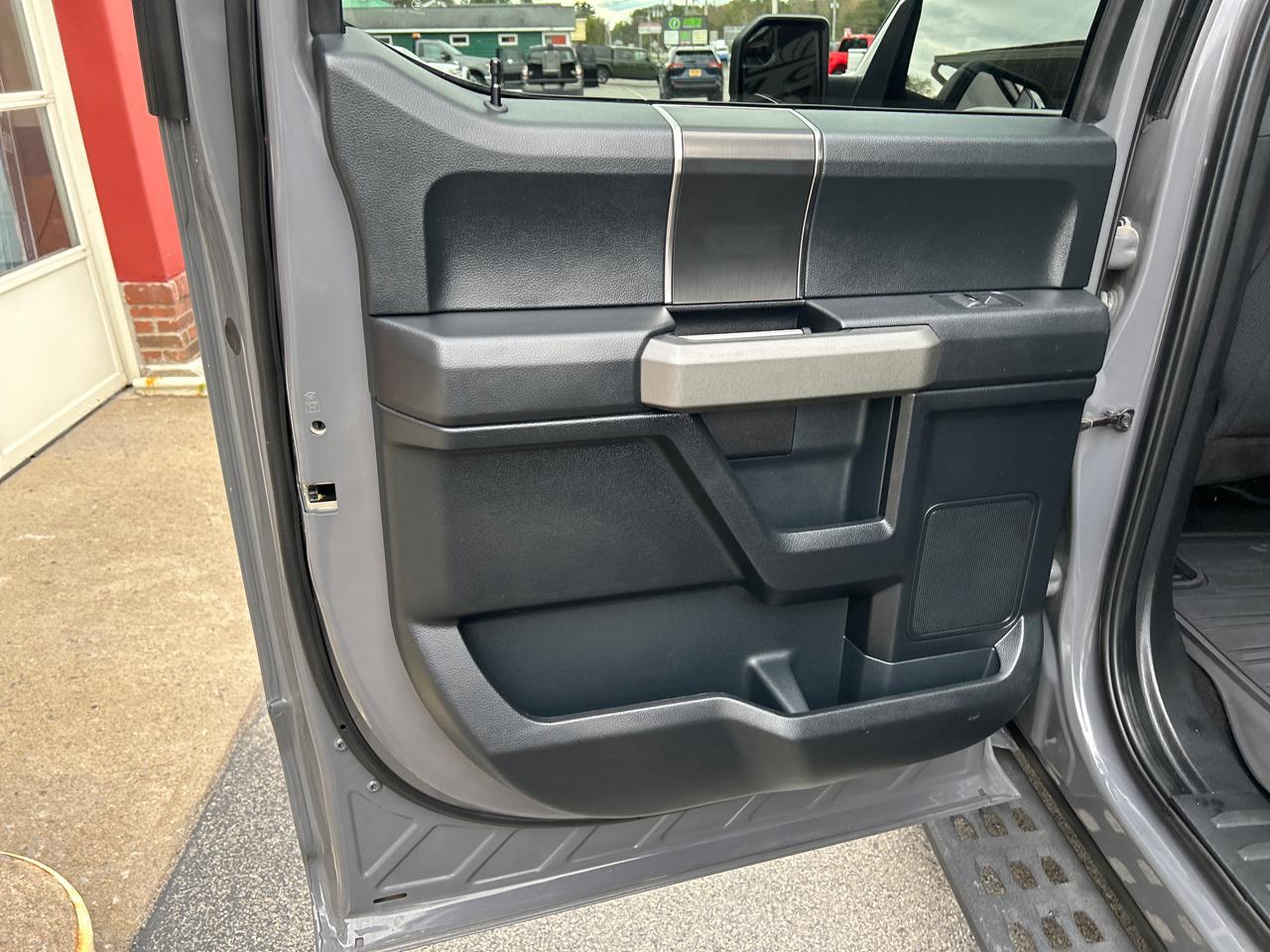 Ford F-150 4WD SuperCrew 145" SVT Raptor 2020
