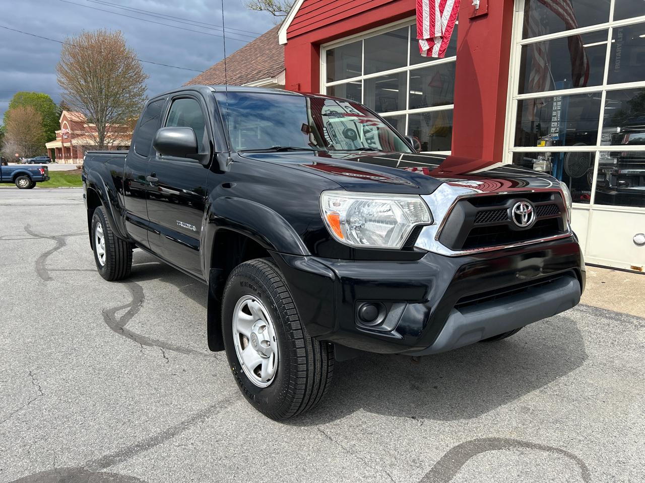 Toyota Tacoma 4WD Access Cab I4 MT (Natl) 2012